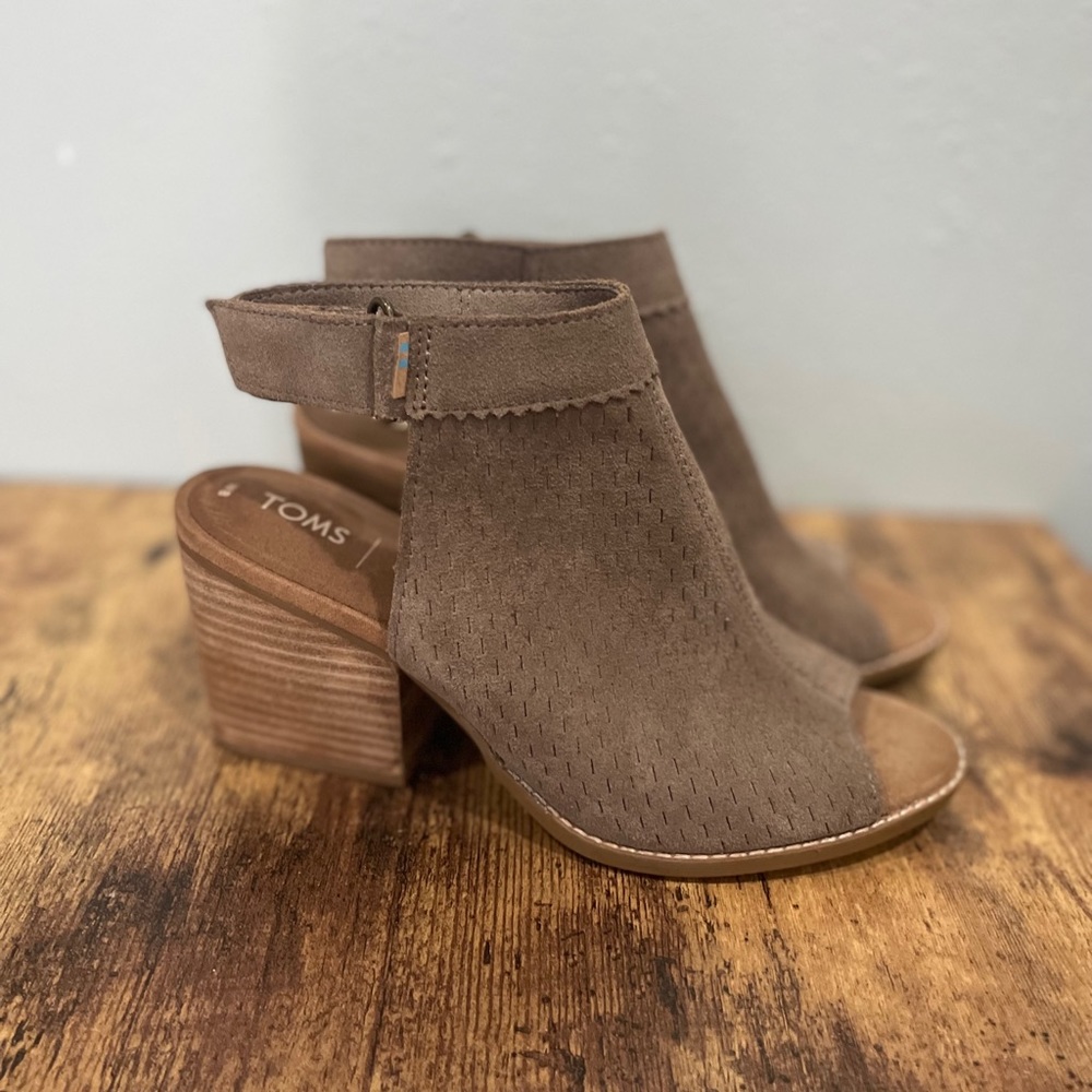 Toms wedge heel. Size 8. Never worn.